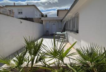 Beau studio ind  pendant   15mn de la plage, proche de toute commodit   has Balcony rooms