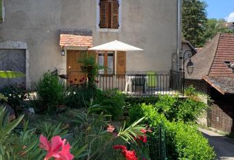 G  te Chez Charlot has Balcony rooms