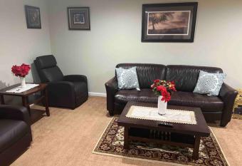 2 bedrooms private entrance unit in Clinton MD/MGM allows 18 year olds to book a room