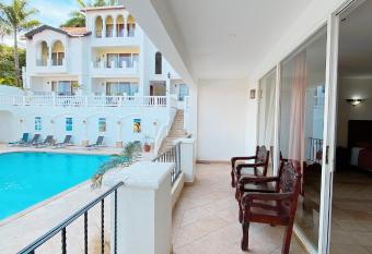 Hotel West Bay Colonial has Balcony rooms