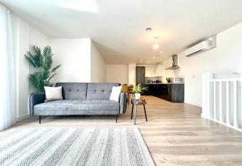 Bayard Plaza Penthouse Apartments has Balcony rooms