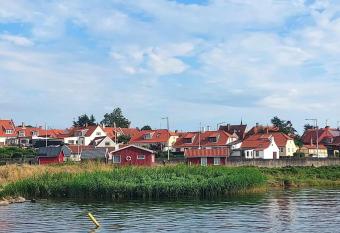 Unik overnatning i N  rrekaas Lystb  dehavn, R  nne allows 18 year olds to book a room