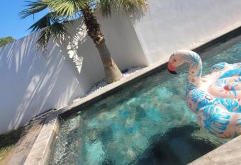 LaVillaEden13 has rooms with a private hot tub