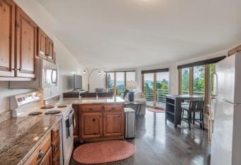 Amazing Town Mountain Getaway has Balcony rooms