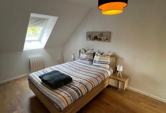 Belle maison familiale proche du lac has Balcony rooms