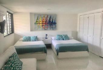 Villa del mar apartaestudio allows 18 year olds to book a room