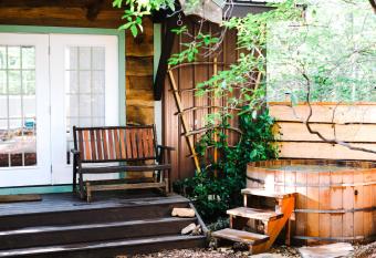 The Rosewood Cottage - Sauna, Soak, and Luxury has rooms with a private hot tub