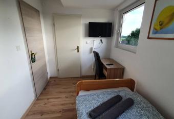 GreyGreen Residence Gasthaus 5-Zimmer, K  che, 5-Badezimmer has Balcony rooms