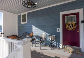 Chapman on the Rail has Balcony rooms