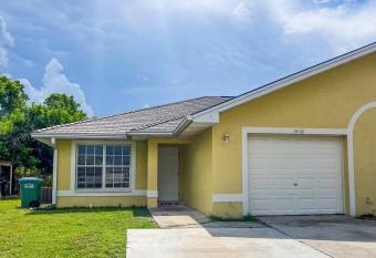 Waterside 2 Bedroom Retreat has Balcony rooms