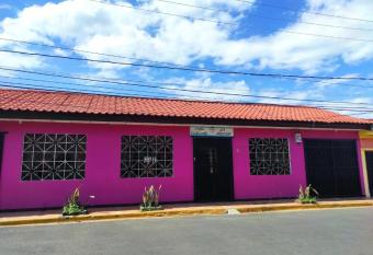 Hostal El Almendro has Balcony rooms