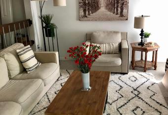 Quite Cabin In The Woods has Balcony rooms