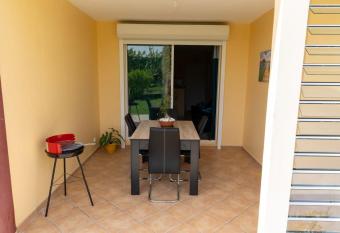 La Petite Oc  ane allows 18 year olds to book a room