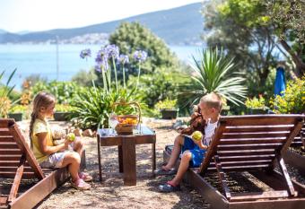 Apartments and Bungalows Mimoza Bao  i  i has Balcony rooms
