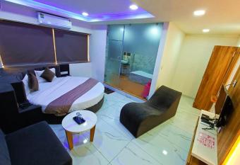 HOTEL ROCK has Balcony rooms