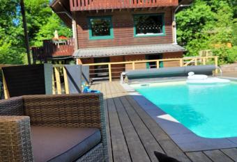 Le chalet du Cerf has Balcony rooms