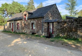 Le moulin du ch  teau has Balcony rooms