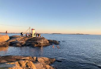 BB Sn  ckan H  n   allows 18 year olds to book a room