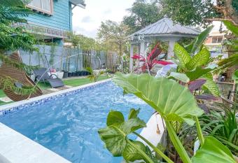 Overlooking House in Tagaytay with Swimming Pool allows 18 year olds to book a room