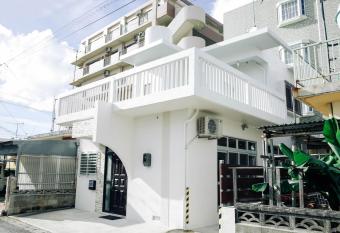                               50M Pension Seiran is only 50m from the coast has rooms with a private hot tub