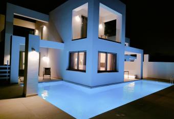 Alpha Villas has Balcony rooms