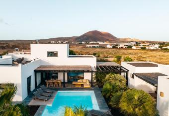 Puresurfcamps Surflodge Fuerteventura has Balcony rooms