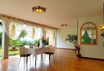 Boutique Apartment Home in Verona - Valpolicella - Big Terrace and Garden, Balcony and Garage - Hide in Hedonism has Balcony rooms