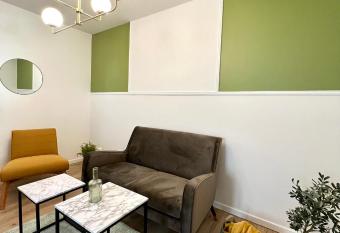     Petit Paris     - T2 centre ville Parking/balcon allows 18 year olds to book a room