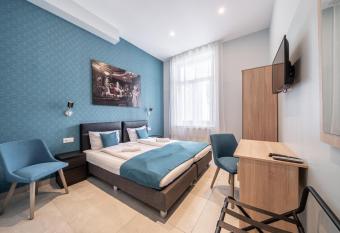 Full Moon Budapest allows 18 year olds to book a room