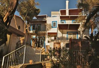 Zena Hotel Bodrum allows 18 year olds to book a room