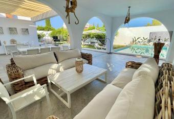 Dream House Hammamet allows 18 year olds to book a room