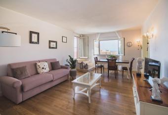 Corso Emanuele Apartments has Balcony rooms