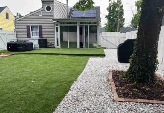 Charming & Private Family Palace near BWI airport has Balcony rooms