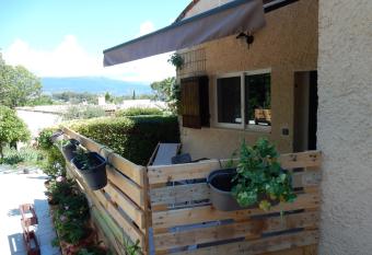 Studio saisonnier allows 18 year olds to book a room