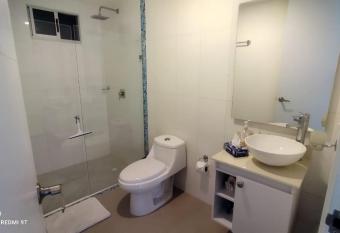 AirSeaVue Apartments has rooms with a private hot tub