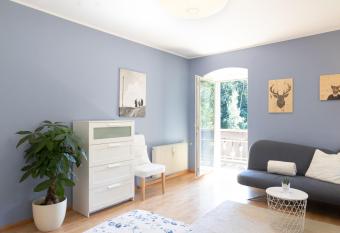 Glunien Apt Josefa has Balcony rooms