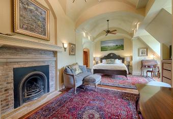 Adams Hill House King Master Suite 2 Bedrooms has Balcony rooms