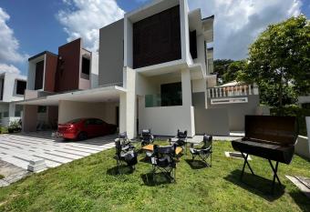 Solitude Staycation By HomestayJB has Balcony rooms