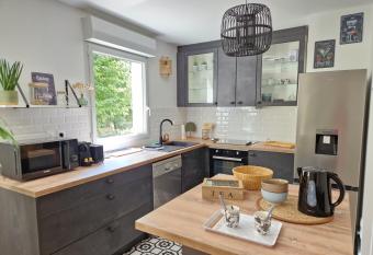 Appartement Spacieux avec Parking proche MER has Balcony rooms