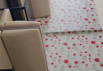 halal food & guest house has rooms with a private hot tub