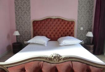 Le Bannier Hotel Restaurant has Balcony rooms