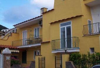Albergo Macr   has Balcony rooms