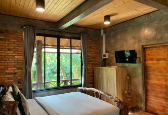 Krabi Cozy Wooden house has Balcony rooms