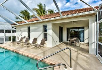 Neapolitan Vacation Rental has Balcony rooms