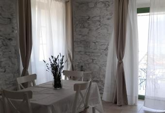 ape bianca - appartamento mimosa has Balcony rooms