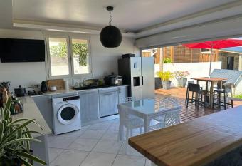 Villa 3 grandes chambres . has Balcony rooms