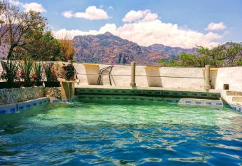 Hotel Casa Maximiliano has Balcony rooms
