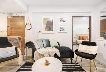 Roombix City House - Cozy House Near Chatuchak For 12-RB2 has Balcony rooms