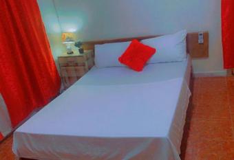 Une tr  s belle chambre toilette interieure    ouest foire allows 18 year olds to book a room