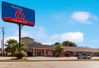 Studio 6 Pleasanton Tx allows 18 year olds to book a room
